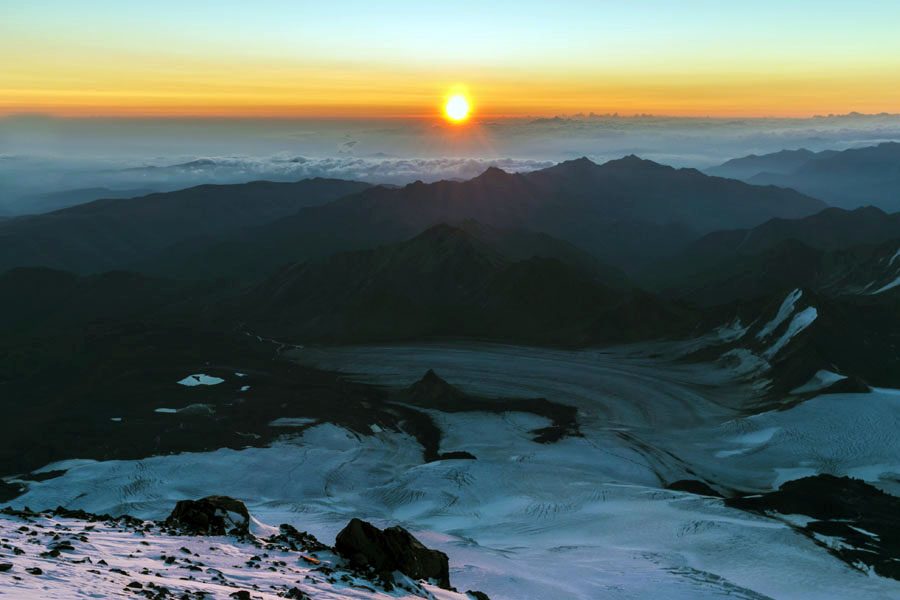 驕傲！山美股份歐洲員工勇攀歐洲第一峰-厄爾布魯士峰