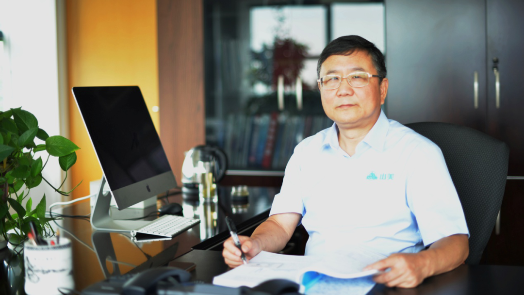 楊安民從業(yè)卅五周年系列報(bào)道--“三十五年磨一劍，山更美，業(yè)更精”專訪