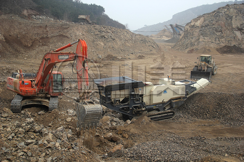 履帶式顎式移動破碎站專破堅(jiān)硬、強(qiáng)磨蝕性物料