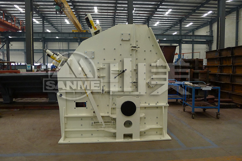 圓錐破碎機(jī)和反擊式破碎機(jī)的具體區(qū)別表現(xiàn)在哪些方面？