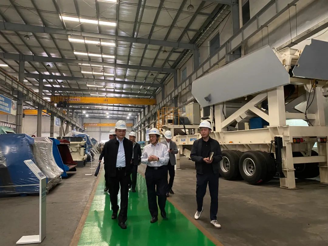 奉賢區(qū)人大常委會黨組書記、主任張培榮一行蒞臨上海山美股份開展“優(yōu)環(huán)境、穩(wěn)經(jīng)濟”大走訪大調(diào)研
