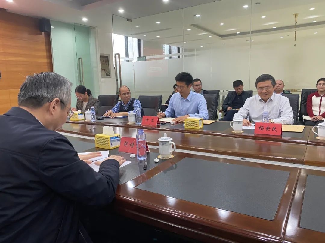 奉賢區(qū)人大常委會黨組書記、主任張培榮一行蒞臨上海山美股份開展“優(yōu)環(huán)境、穩(wěn)經(jīng)濟”大走訪大調(diào)研