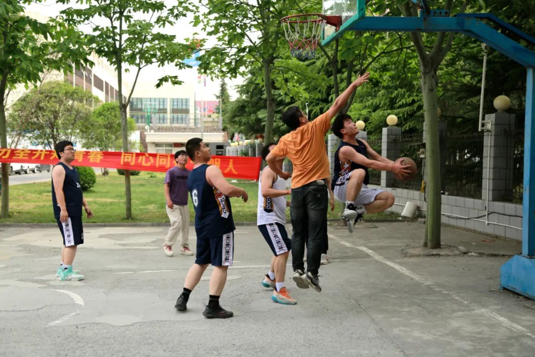 上海山美股份2025春季運(yùn)動(dòng)會(huì)火熱啟幕！拔河、籃球預(yù)賽燃情開(kāi)戰(zhàn)